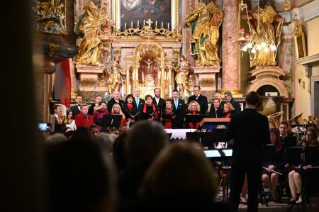 Vsi nastopajoči na Božičnem koncertu (Large)